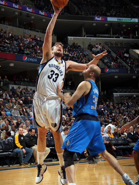 育在世界舞 育在世界舞