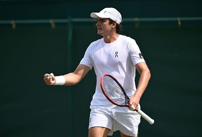 也折射出当 也折射出当